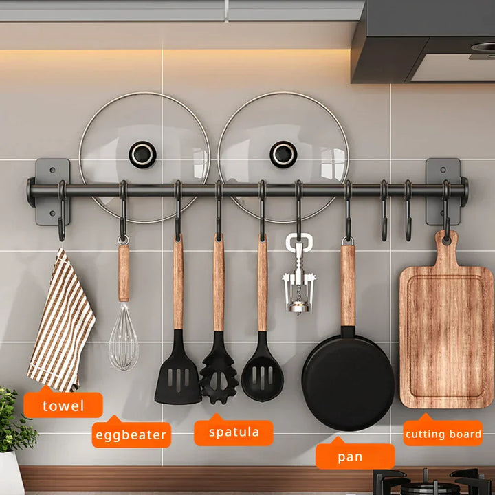 "Robuust keukenhaakrek met haken voor kookgerei, ruimtebesparend ontwerp van roestvrij staal, wandopslag in de keuken."