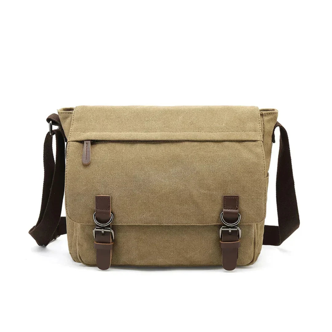 Ruime canvas crossbody tas voor heren. Biedt veel opbergruimte, perfect als schooltas of weekendtas.