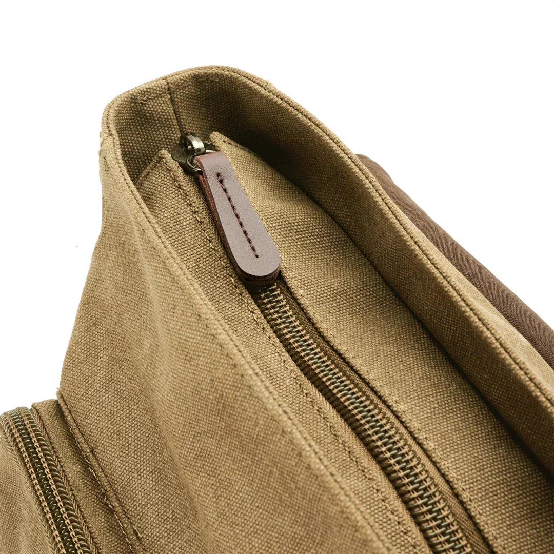 Dagelijkse comfortabele heren schoudertas van robuust canvas. Perfect voor stad, vrije tijd en weekendtrips.