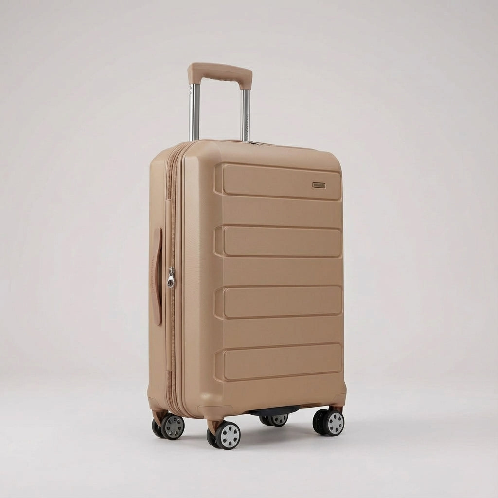 Ruime uitbreidbare hardshell reiskoffer, uitgerust met vier stabiele spinner wielen voor optimale mobiliteit.