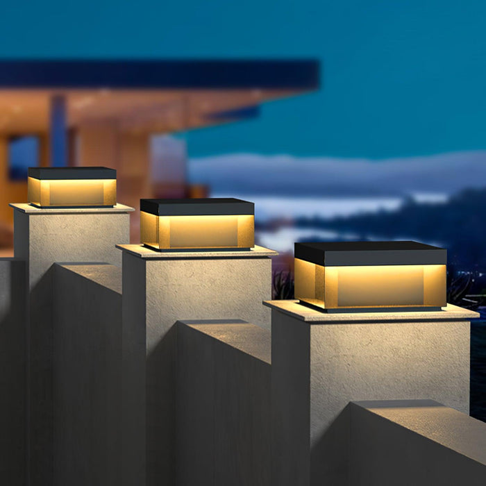 "Robuuste weerbestendige zonne wandlamp met geïntegreerde LED en mat acryl, ideaal voor sfeervolle tuindecoratie"