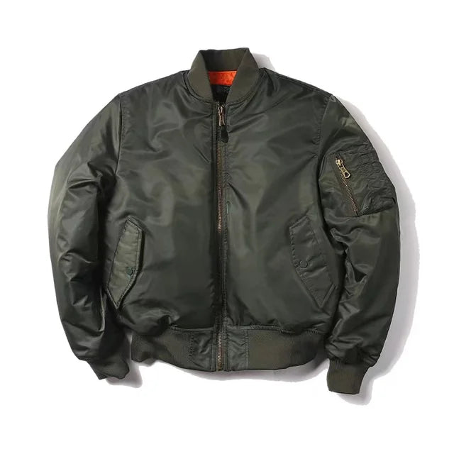 Tijdloos rood dames MA-1 bomberjack, klassiek design voor een sportieve en chique look.