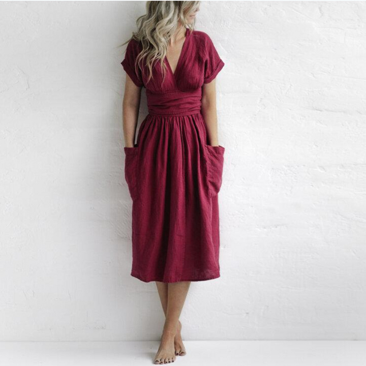 Rode elegante dames zomerjurk met trendy pofmouwen en A-lijn model, perfect voor een moderne look.