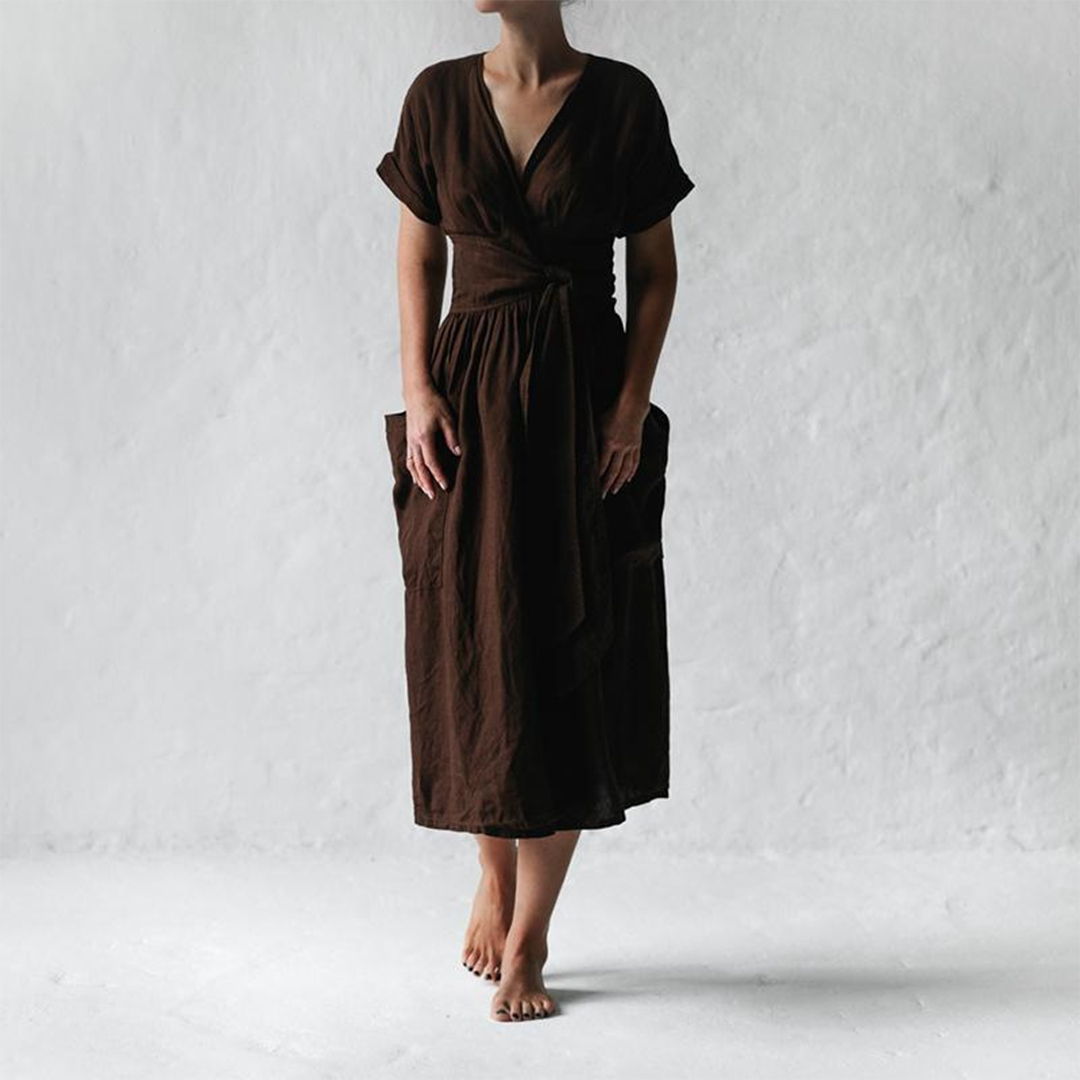Roze feestjurk voor dames, een tijdloze zomerjurk met elegante pofmouwen en flatterende A-lijn. Stijlvolle damesmode.