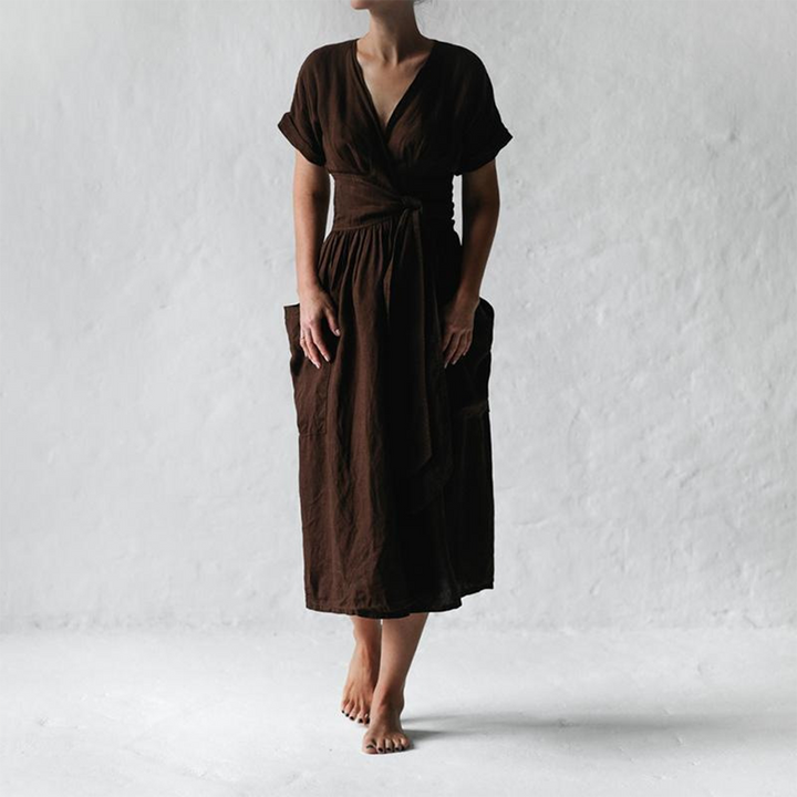 Roze feestjurk voor dames, een tijdloze zomerjurk met elegante pofmouwen en flatterende A-lijn. Stijlvolle damesmode.