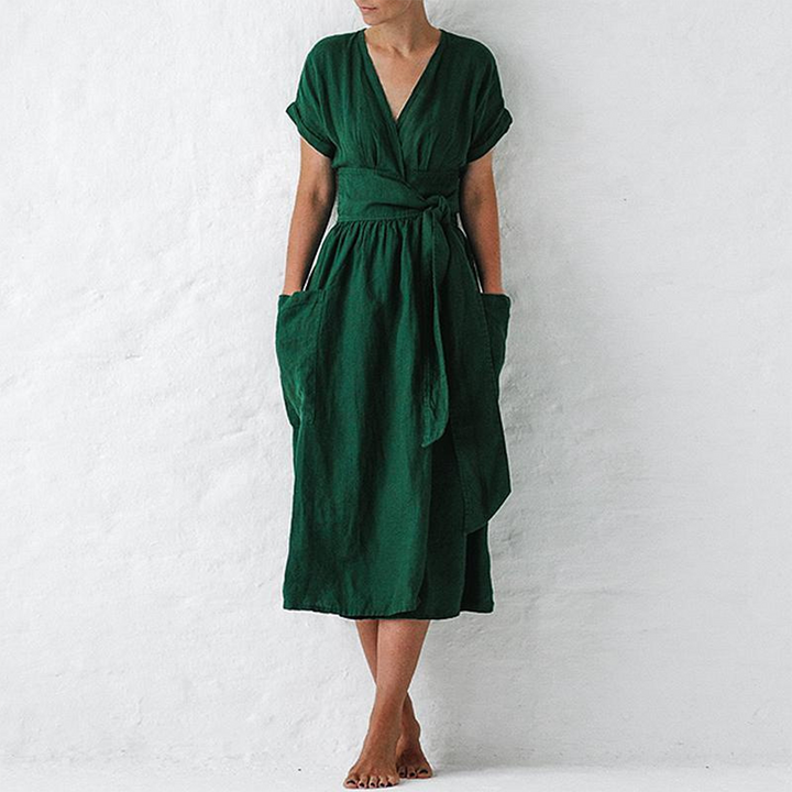Bruine moderne dames zomerjurk met elegante pofmouwen, een veelzijdige A-lijn jurk voor elke gelegenheid.