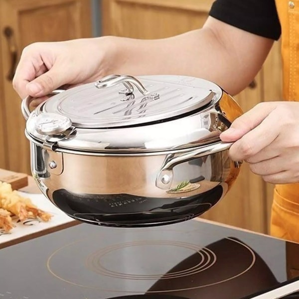 Friteuse van glanzend RVS met heldere thermometer voor optimale controle tijdens het koken.