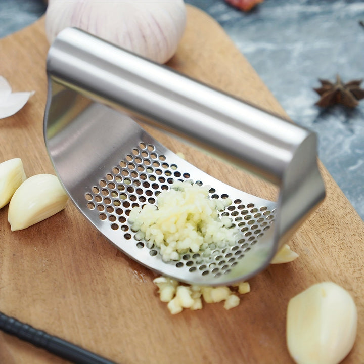 Ergonomische knoflookpers van roestvrij staal, vaatwasserbestendig en perfect voor dagelijks koken.
