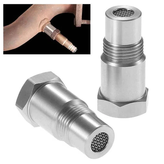Roestvrijstalen M18x1.5 O2 sensor adapter voor het oplossen van motorstoringslampjes (CEL fix) in voertuigen.
