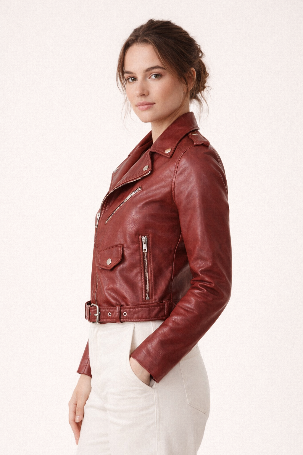 Stijlvol zwart dames bikerjack slim fit, een tijdloze mode must-have voor elke outfit.