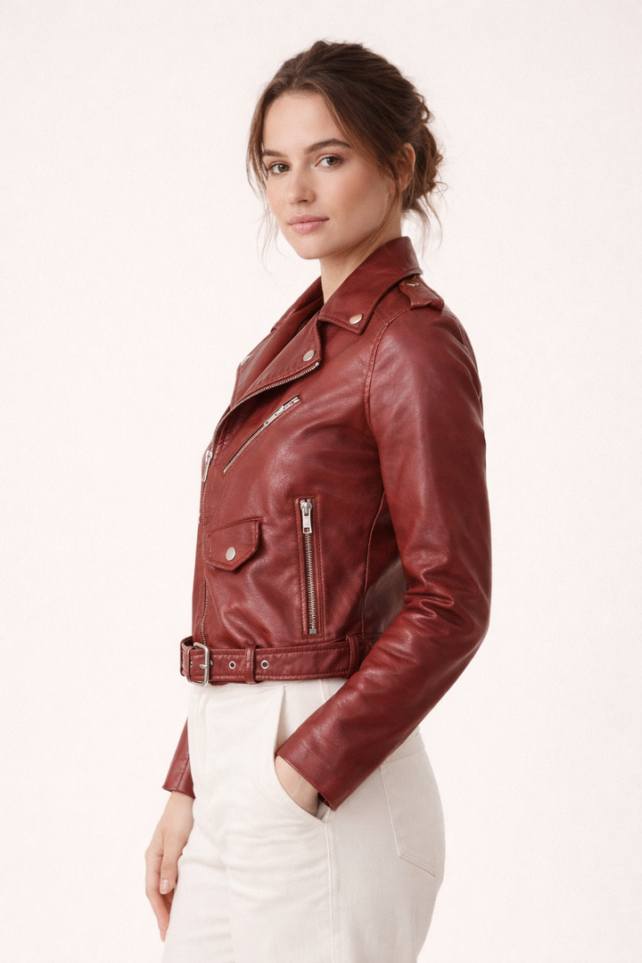 Stijlvol zwart dames bikerjack slim fit, een tijdloze mode must-have voor elke outfit.