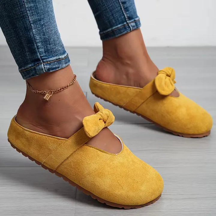 Comfortabele dames badslipper met stijlvol strikdesign, ideaal voor strand, vakantie of als casual zomerslipper.