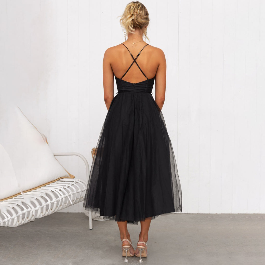 Elegante zwarte dames midi jurk, ideaal voor een stijlvolle en comfortabele zomer.