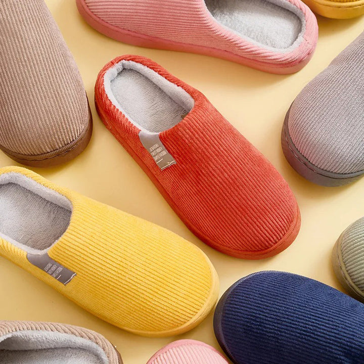 "Roze Rosela slip-on pantoffels voor dames met zacht binnenmateriaal en stevige zool, ideaal voor winterse gezelligheid."