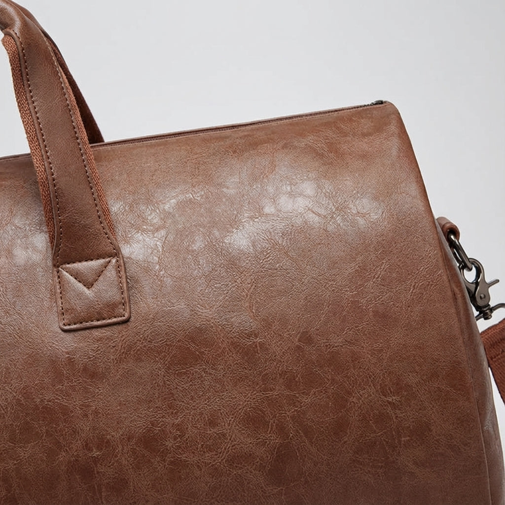Zwarte Journeo unisex reistas, ruim en duurzaam, perfect als weekendtas voor korte reizen en reisaccessoires.