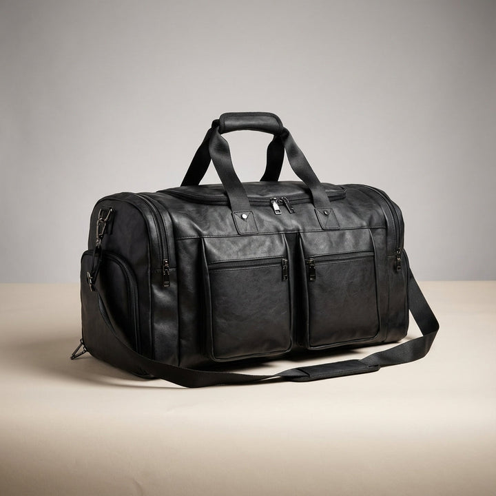 Luxe leren weekendtas, perfect als handbagage en ruime opbergtas voor elk avontuur.