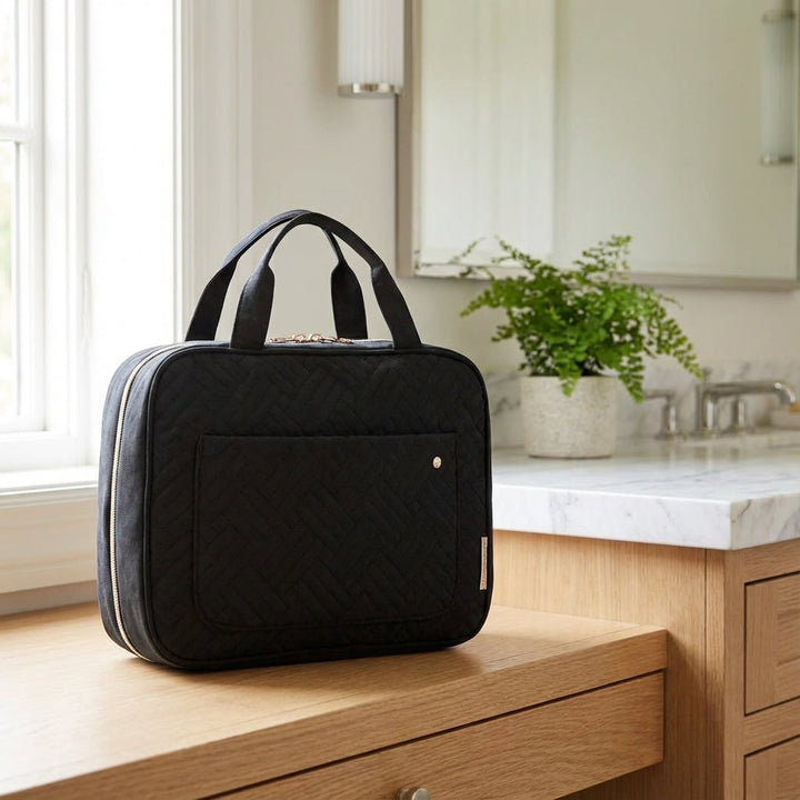 Ruime Neatmate toilettas met slimme indeling voor optimale organisatie van make-up en reisaccessoires.