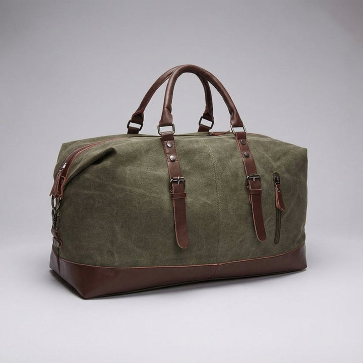 Unisex 50 liter Wanderon duffelbag naast andere bagage, ideaal voor reizen, sport en weekenduitstapjes.