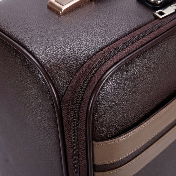 Duurzame bruine cabin reiskoffer, perfecte lichtgewicht handbagage trolley voor reisgemak.