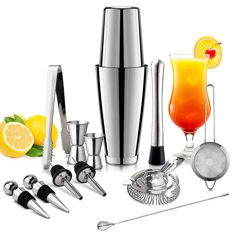 "RVS cocktailshaker set, 8-delig, met barlepel, muddler, en jigger; ideaal voor professionele en thuisbar gebruik."