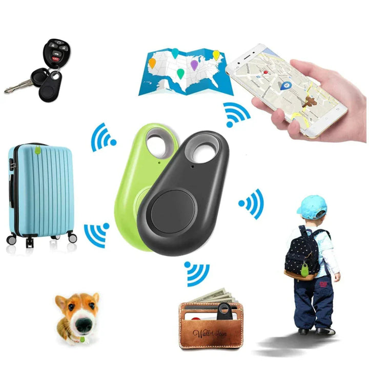 SafeTrack Mini dierentracker aan halsband van hond; live tracking voor ontsnapte huisdieren.