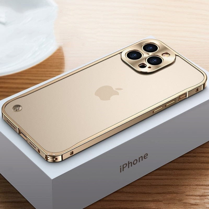 Robuuste aluminium iPhone bumpercase van SANDSBERGORIGINALS voor optimale bescherming.