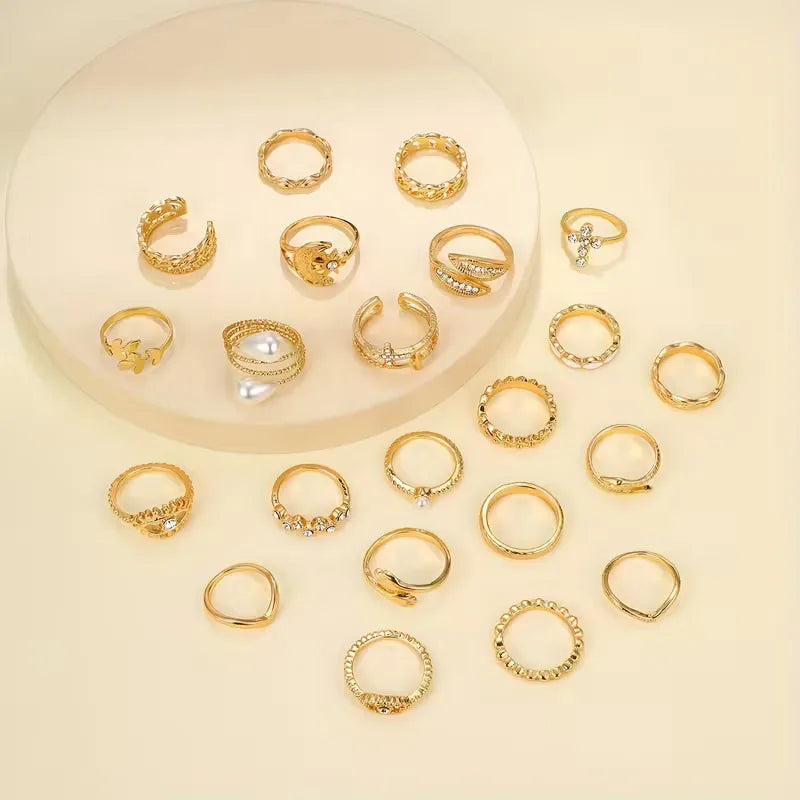 22-delige set goudkleurige vintage ringen voor dames. Bohemian en statement sieraden accessoires, perfect voor elke outfit.