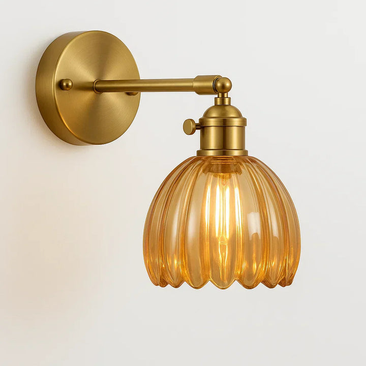 Elegante retro wandlamp met tulpenglas, sfeermaker voor slaapkamer, leeshoek of studeerkamer.