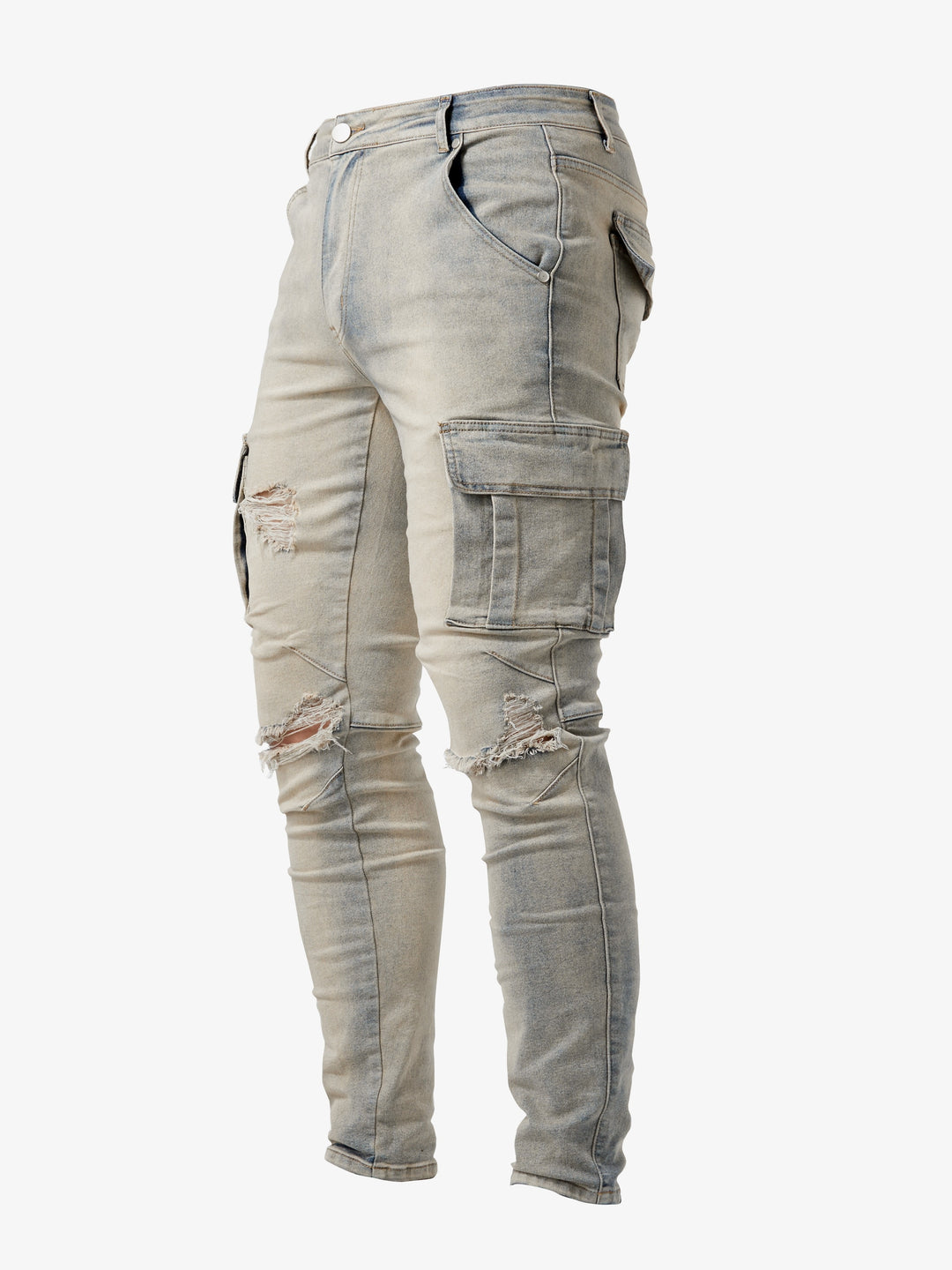 Man draagt comfortabele slim fit heren cargo jeans met stretch, perfect voor een casual look.