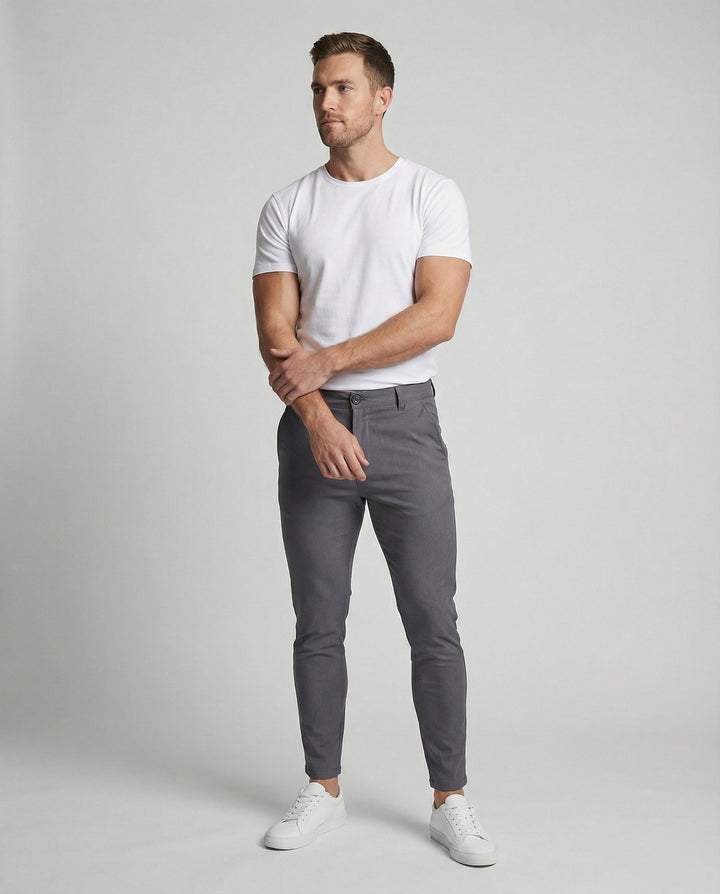 Comfortabele slim fit chino voor heren, ideaal voor zowel casual als zakelijke gelegenheden.