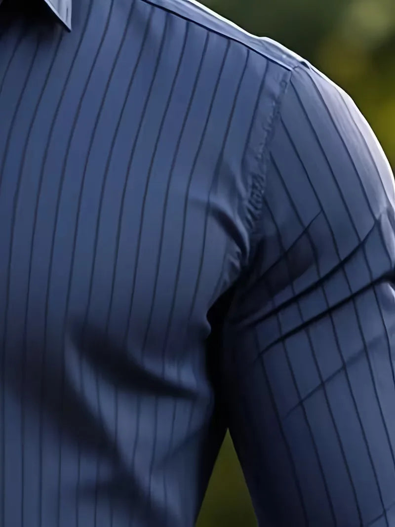 Professioneel herenoverhemd, slim fit, met marineblauwe streepjes en mandarijnkraag voor zakelijke kleding.