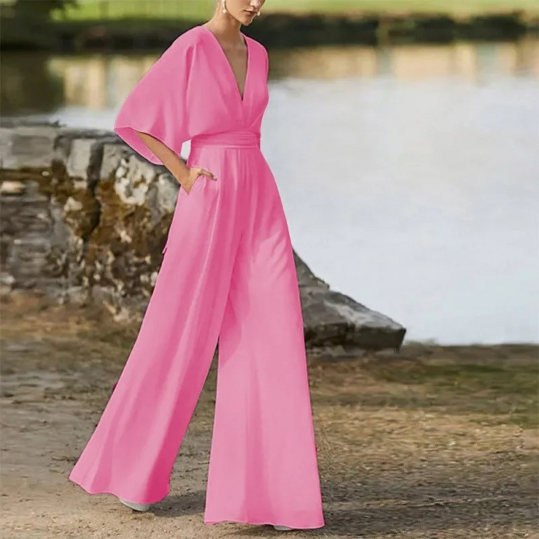 "Sofie dames jumpsuit met V-hals in wit, elegante stijl met wijde pijpen, perfect voor diverse gelegenheden"