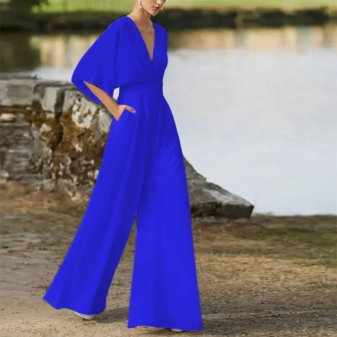 "Sofie dames jumpsuit met V-hals in wit, elegante stijl met wijde pijpen, perfect voor diverse gelegenheden"