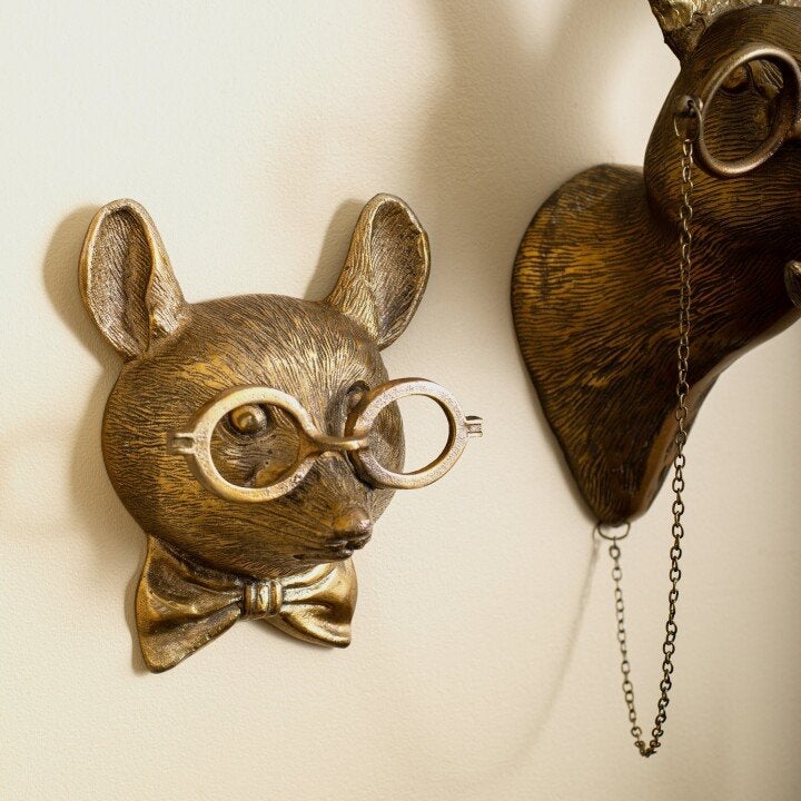 Stoere beer dierenkop wanddecoratie, handgeschilderd WallCritters woonaccessoire voor een avontuurlijk interieur.