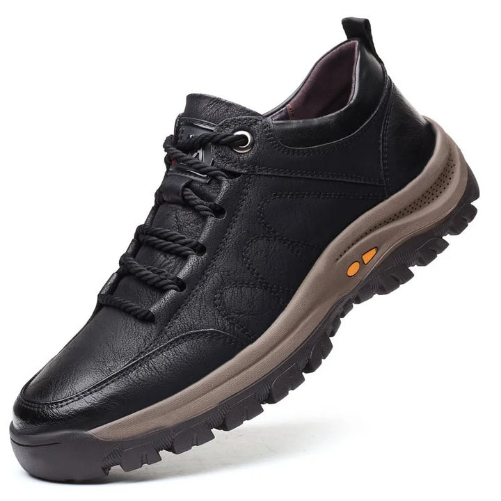 Stevige, comfortabele bruine herenschoenen voor dagelijks gebruik. Ideaal voor casual en zakelijke mode, met optimaal voetcomfort.