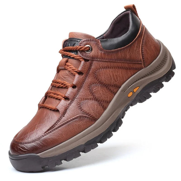 Zwarte herenschoenen met klassieke mode. Stevig en waterbestendig, geschikt voor zowel casual als zakelijk gebruik.