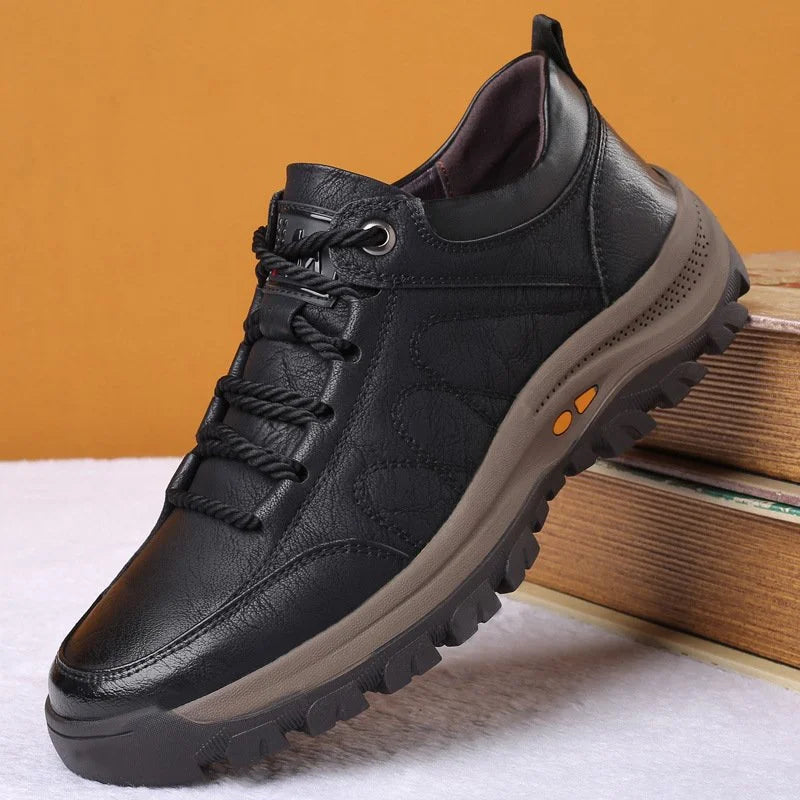 Moderne bruine herenschoenen, stevig en duurzaam. Bieden voetcomfort voor dagelijks gebruik, perfect voor casual stijl.