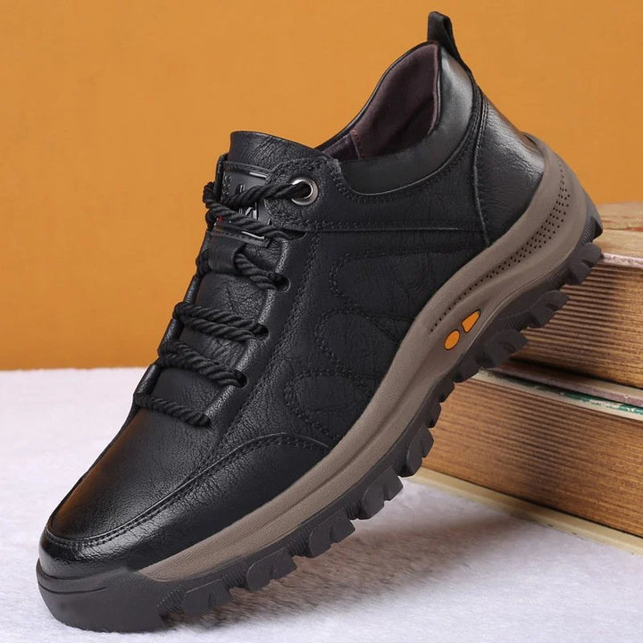 Moderne bruine herenschoenen, stevig en duurzaam. Bieden voetcomfort voor dagelijks gebruik, perfect voor casual stijl.
