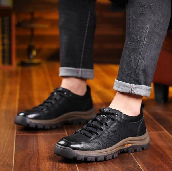 Hoogwaardige herenschoenen met optimaal comfort en stevigheid. Geschikt voor dagelijkse, casual of zakelijke mode. Zwart/bruin.