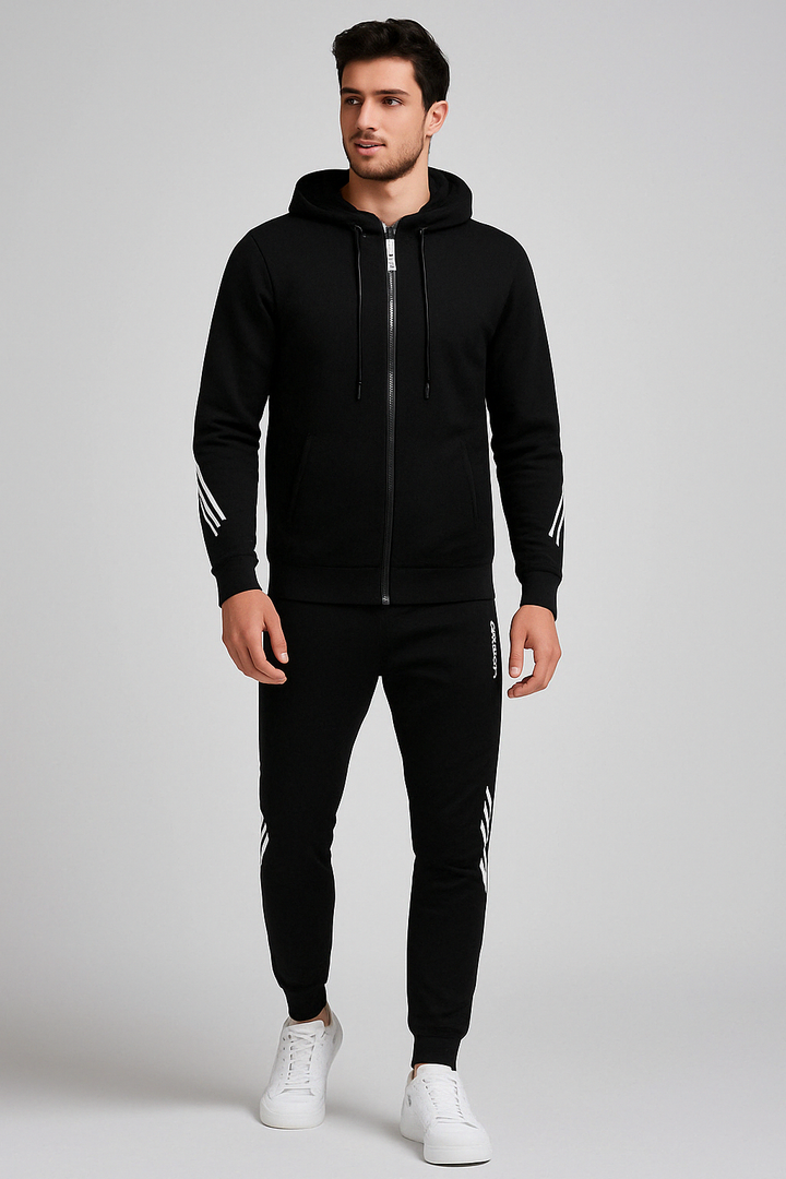 "Stijlvol Adonis heren sporttrainingspak, comfortabel lichtgrijs ontwerp ideaal voor sportieve en casual gelegenheden."