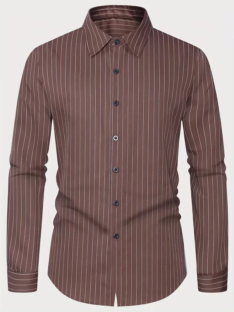Modern bruin smart-casual heren overhemd met V-hals, ideaal voor herfst- en lenteoutfits. Stijlvol.