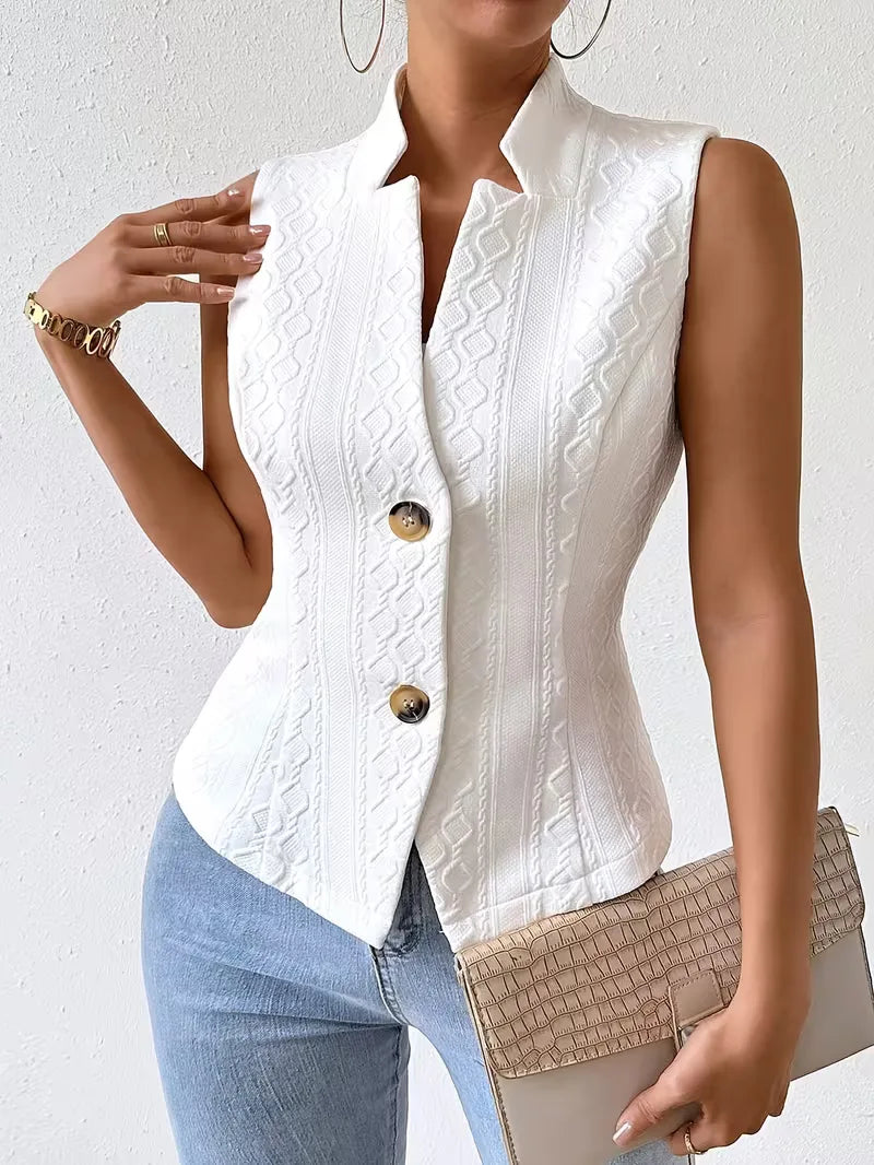 Zakelijk dames gilet met V-hals en knoopsluiting, slim fit pasvorm voor een professionele uitstraling.