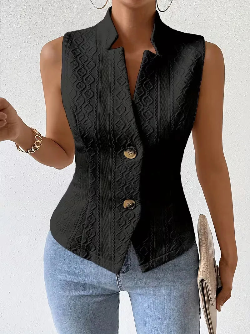 Modern dames gilet met knopen en V-hals, veelzijdig slim fit item voor elegante zakelijke outfits.