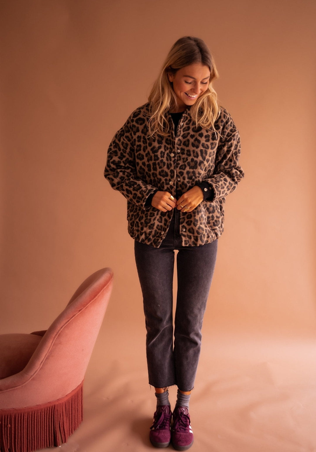 Luxe dames jasje met elegante luipaardprint en zachte voering, trendy en warm voor de koudere dagen.