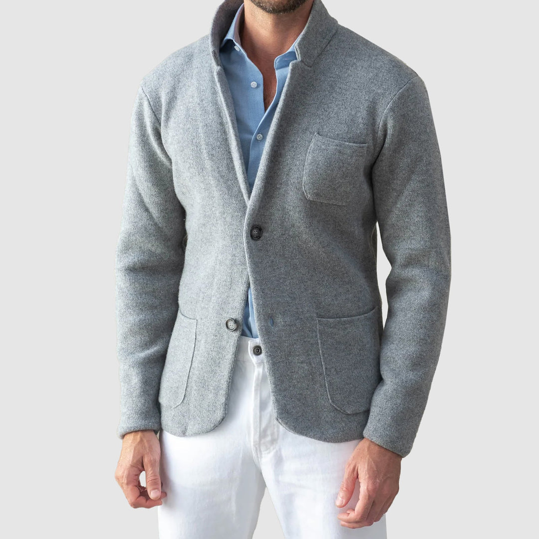 Stijlvol heren gebreid colbert met twee knoopsluitingen en reverskraag, perfect voor smart casual of zakelijke outfits.