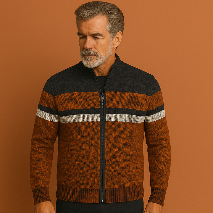 Man draagt een comfortabel en stijlvol gebreid herenvest met rits, ideaal voor gelaagde herfstkleding.