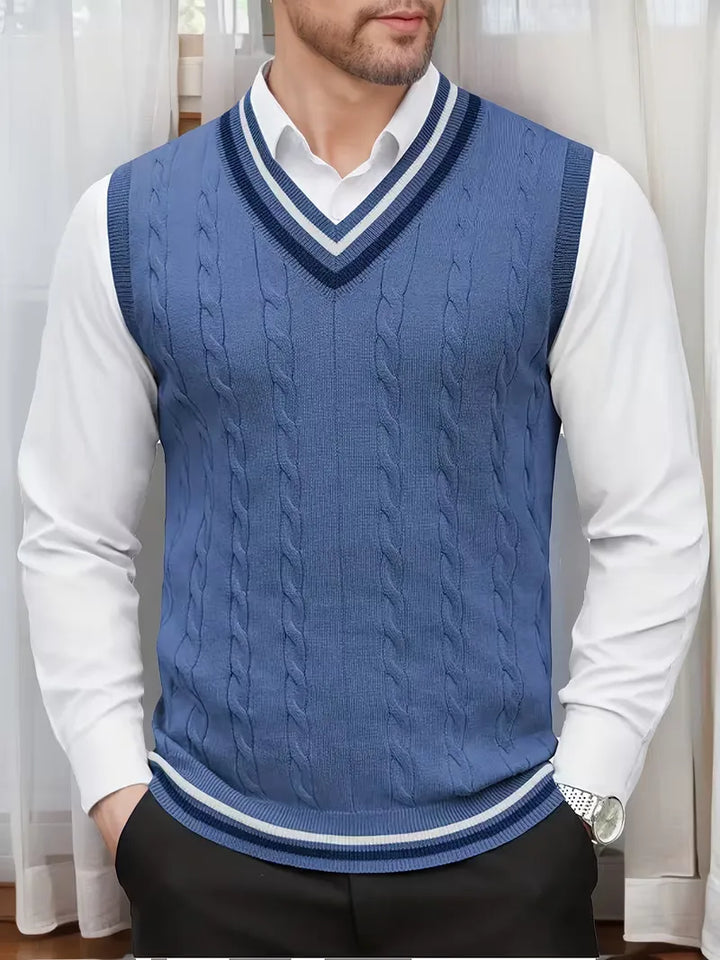 Stijlvol heren mouwloos vest met V-hals, gebreid kabelpatroon, perfect voor smartcasual laagjes.