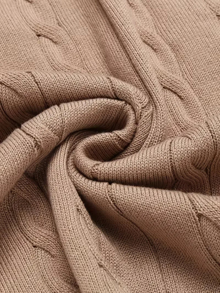 Stijlvol mouwloos herenvest met V-hals, gebreid. Perfect voor gelaagde winter- en herfstmode.