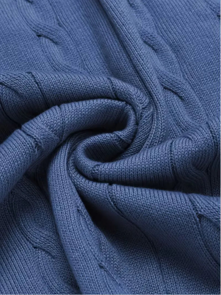 Gebreid heren mouwloos vest, V-hals, kabelpatroon. Comfortabel en stijlvol voor laagjes kleding.