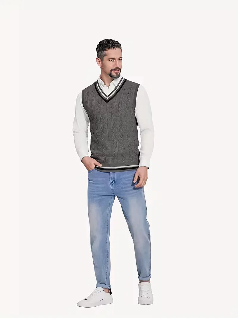 Warm gebreid herenvest, mouwloos en met V-hals. Comfortabel en elegant voor winterse dagen.